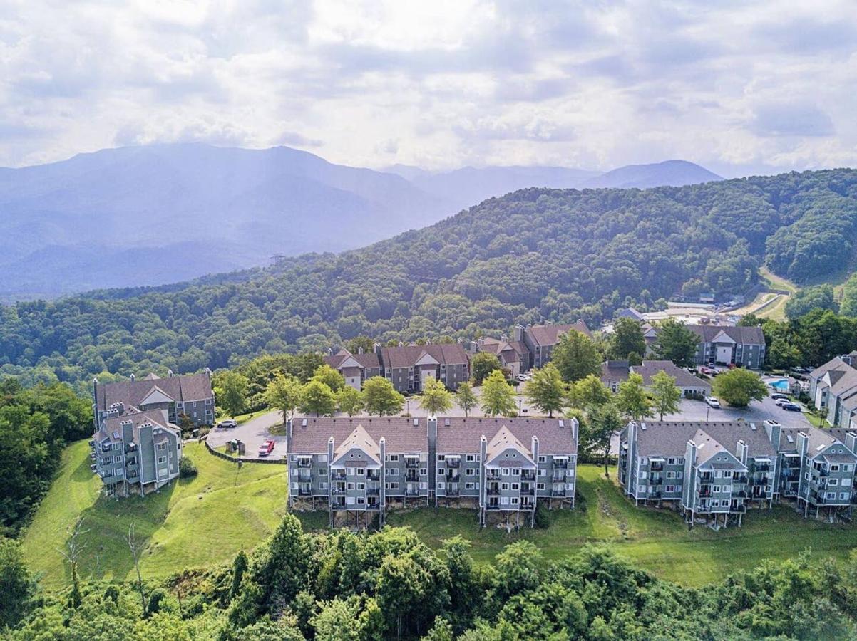 Sky High Views!!-Peak Mountaintop-Outdoor Pool-Close To Downtown-Private Balcony-Wifi-Cable Гатлінбург Екстер'єр фото
