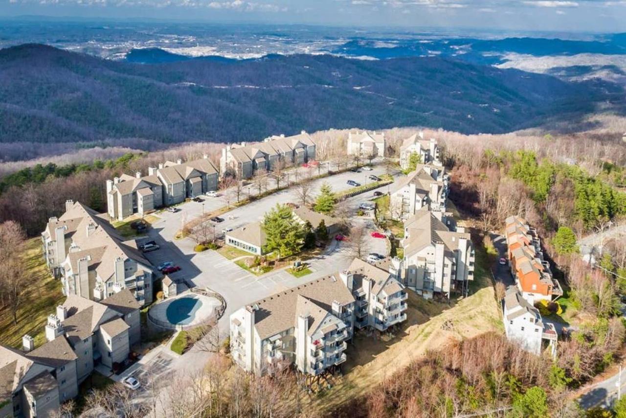Sky High Views!!-Peak Mountaintop-Outdoor Pool-Close To Downtown-Private Balcony-Wifi-Cable Гатлінбург Екстер'єр фото