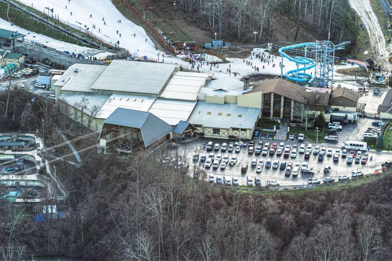 Sky High Views!!-Peak Mountaintop-Outdoor Pool-Close To Downtown-Private Balcony-Wifi-Cable Гатлінбург Екстер'єр фото