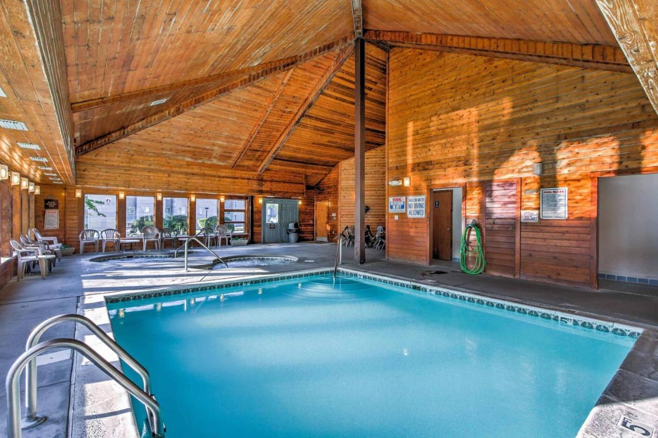 Sky High Views!!-Peak Mountaintop-Outdoor Pool-Close To Downtown-Private Balcony-Wifi-Cable Гатлінбург Екстер'єр фото