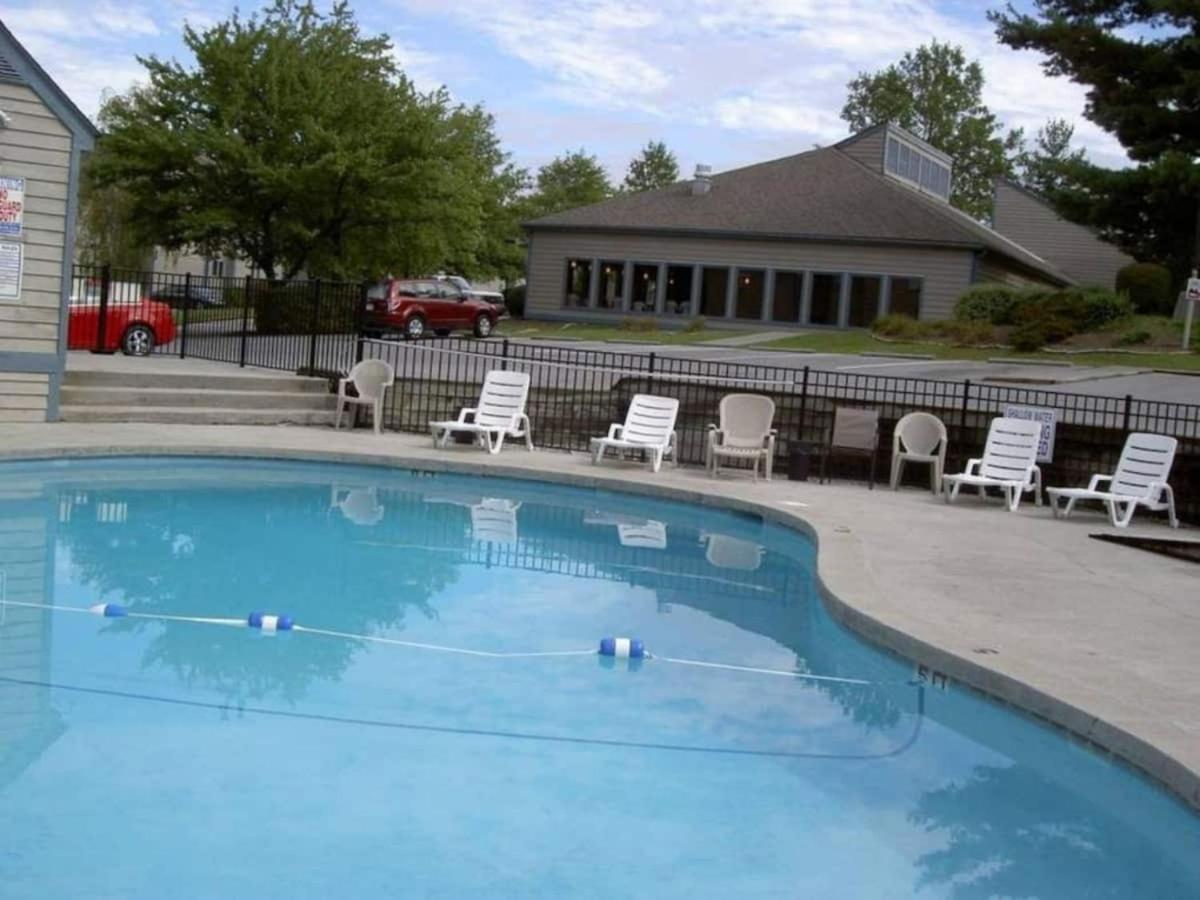 Sky High Views!!-Peak Mountaintop-Outdoor Pool-Close To Downtown-Private Balcony-Wifi-Cable Гатлінбург Екстер'єр фото
