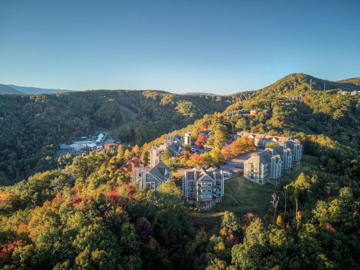 Sky High Views!!-Peak Mountaintop-Outdoor Pool-Close To Downtown-Private Balcony-Wifi-Cable Гатлінбург Екстер'єр фото