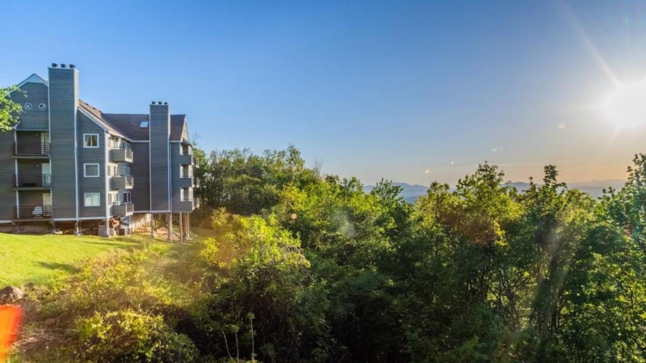 Sky High Views!!-Peak Mountaintop-Outdoor Pool-Close To Downtown-Private Balcony-Wifi-Cable Гатлінбург Екстер'єр фото
