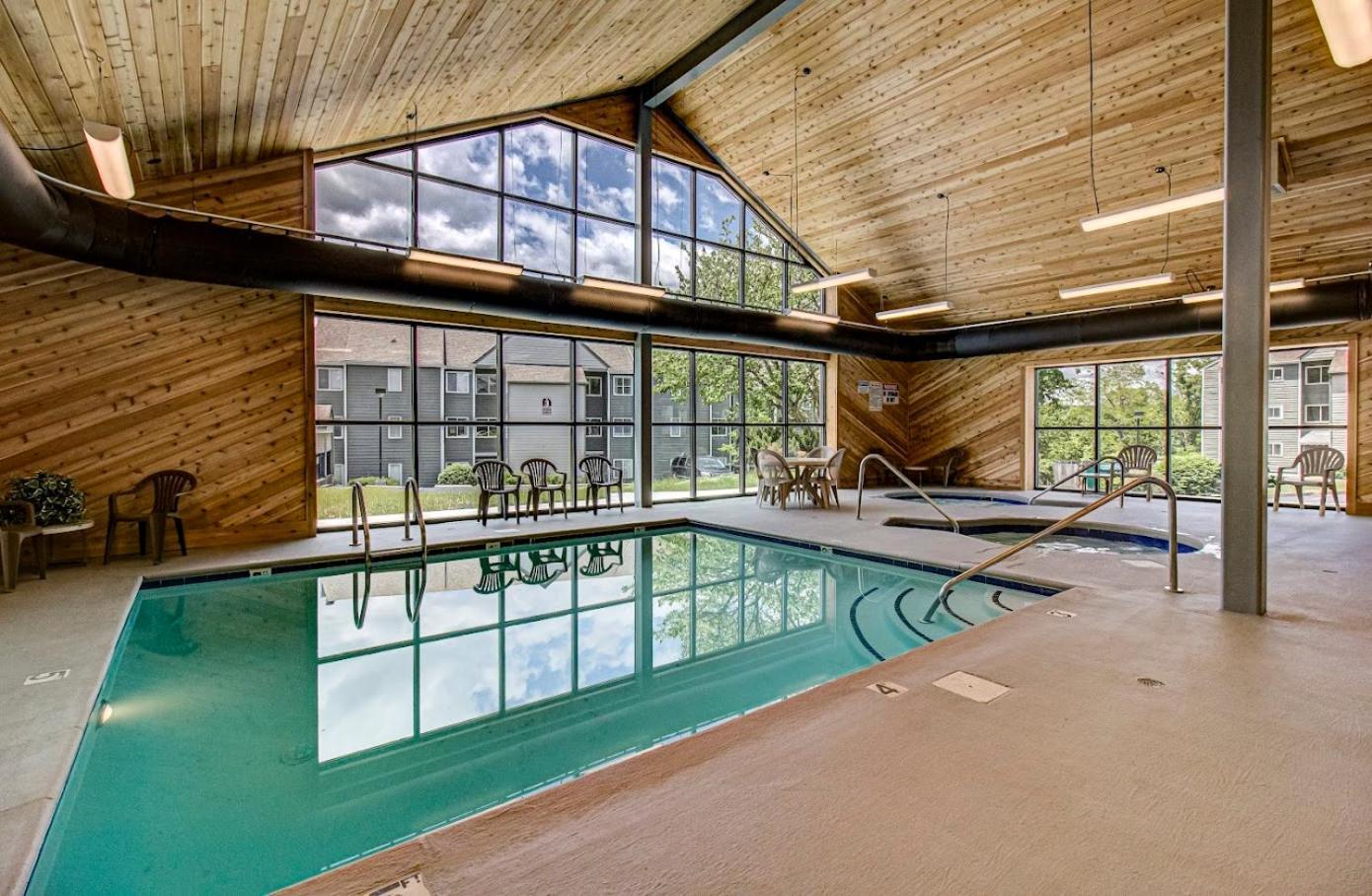 Sky High Views!!-Peak Mountaintop-Outdoor Pool-Close To Downtown-Private Balcony-Wifi-Cable Гатлінбург Екстер'єр фото